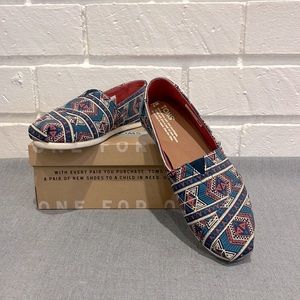 TOMS Classic Navy Forest Tribal Woman 7